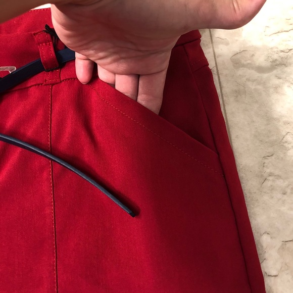 Red shorts - Picture 7 of 9